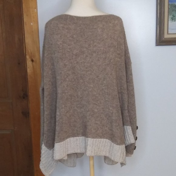 Made in Italy unique poncho style sweater with arms Tricot Chic neutral colors - Picture 3 of 16